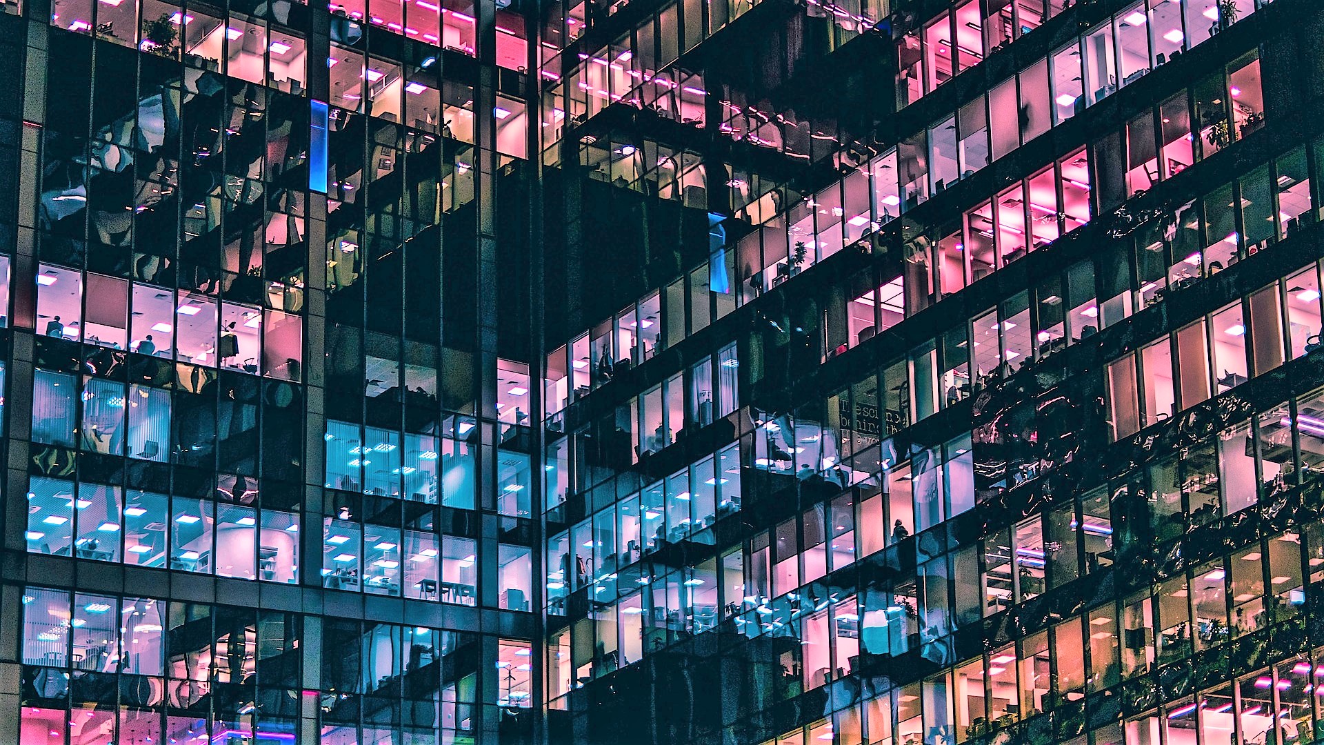 What Are Some Key Advantages of an LTE-Driven WWAN for Business?